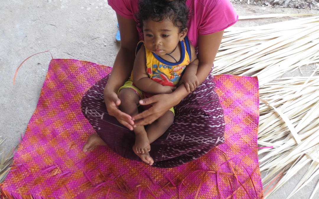 Du’Anyam Membantu Ibu Hamil dan Bayi di NTT